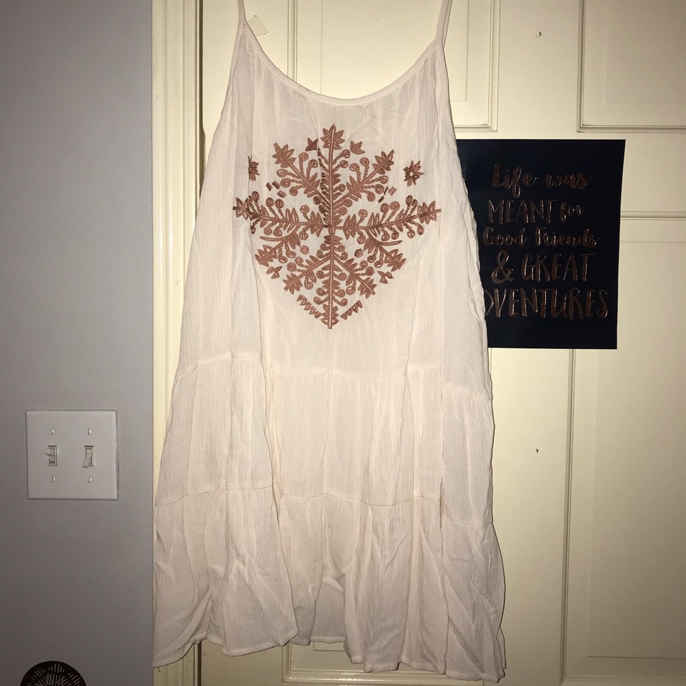 Sleeveless top with embroidery